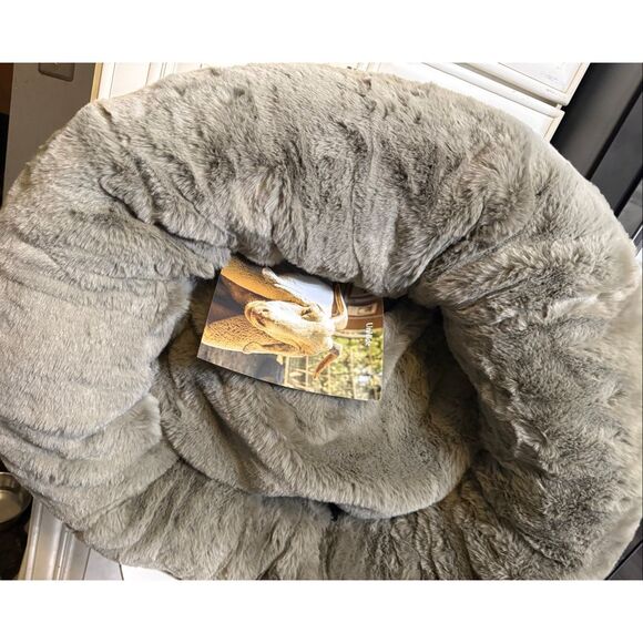 Unhide Removable Faux Fur Cover Extra Soft Floof Pet Bed Gray M/ 28"x10" NWOT - Picture 1 of 11
